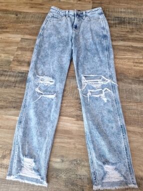 Hollister High Rise Mom Jean Size 3R/26